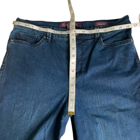 Gloria Vanderbilt Amanda Cropped Stretch Blue Jeans - Picture 8 of 8